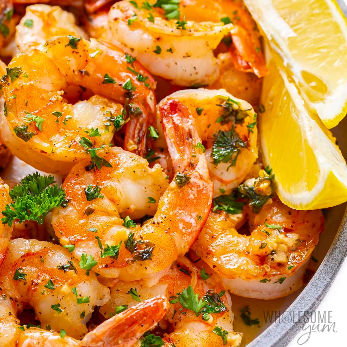 Image of lemon garlic shrimp with lemon wedges