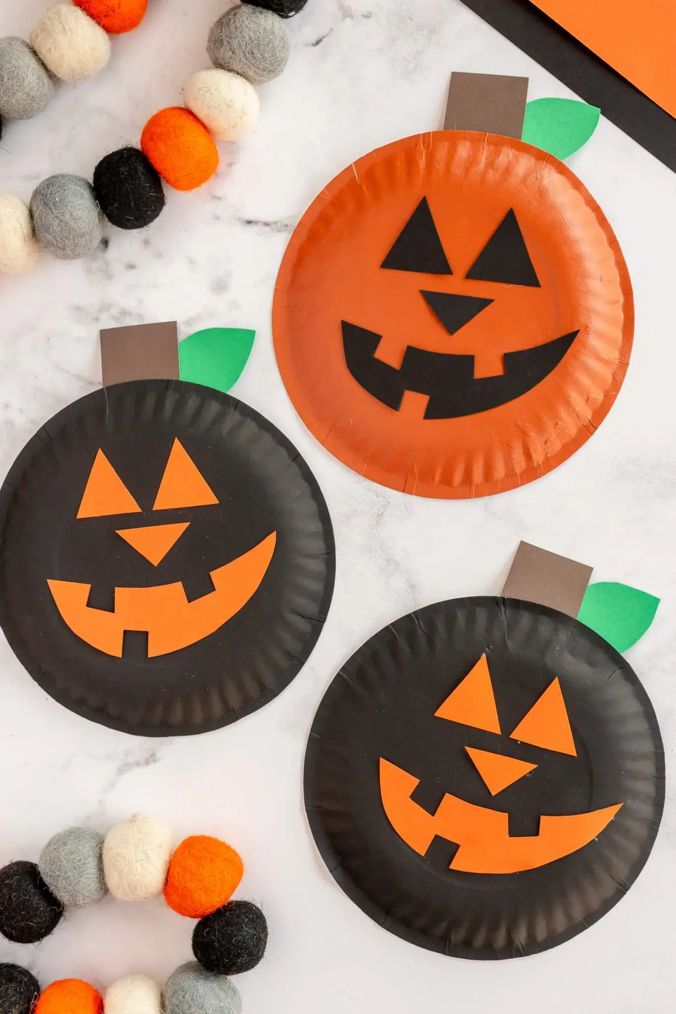 image of paper plate pumpkins