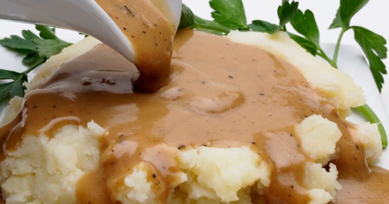 featured image of venison gravy and mashed potatoes