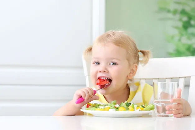 image of a girl eating lunch
