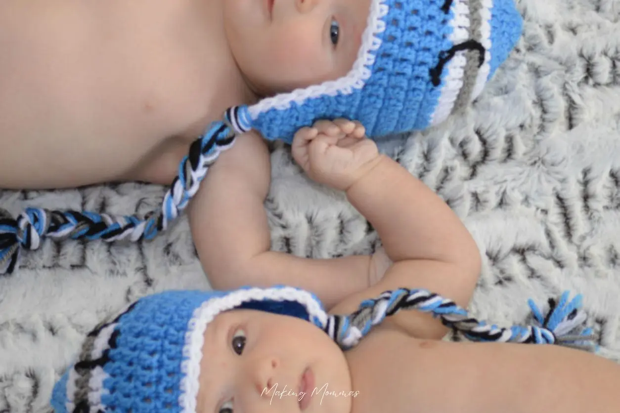 image of twin babies in knitted hats